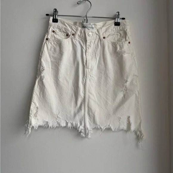 Zara Off-White Distressed Denim Skirt - Picture 1 of 3